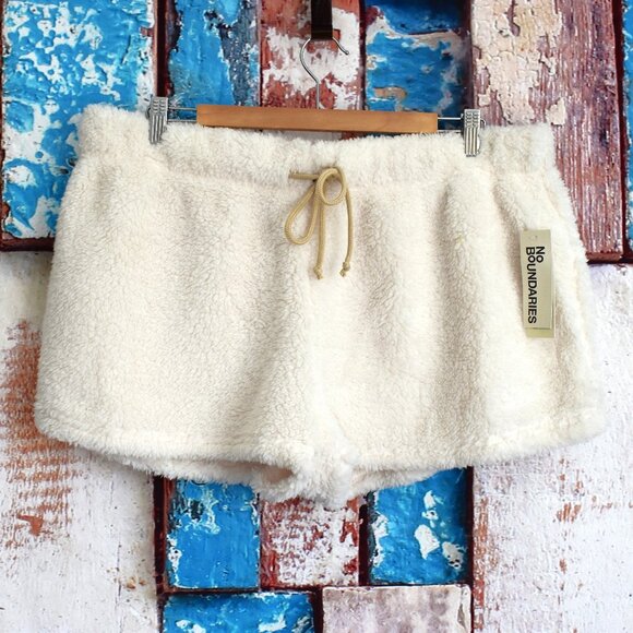 Women's No Boundaries Plush Shorts 1.5” Inseam XXLARGE Vendor Natural NEW - Picture 1 of 7